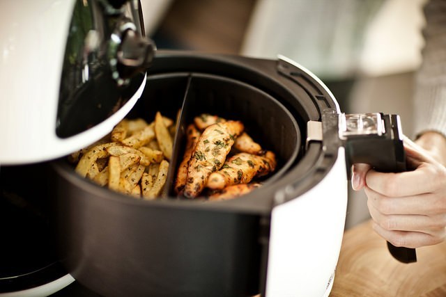 Russell Hobbs | سرخ‌کن بدون روغن | مدل 20810-56RH | ظرفیت مناسب، پخت سالم